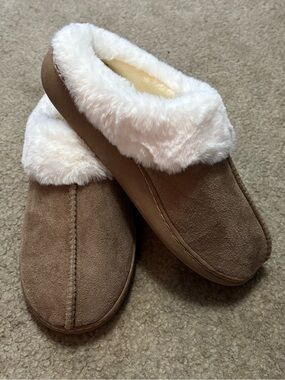 Cozy Women's Faux-Suede Slipper with Plush White Collar - Brown